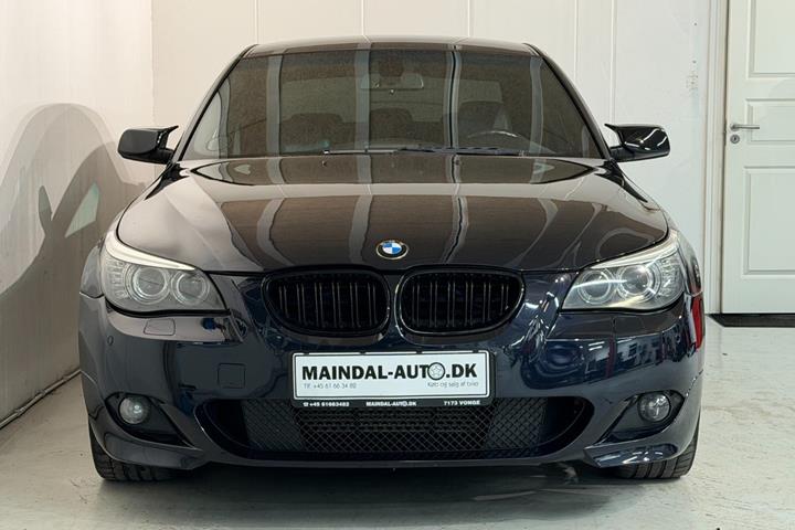 Blå BMW 525d fra 2007