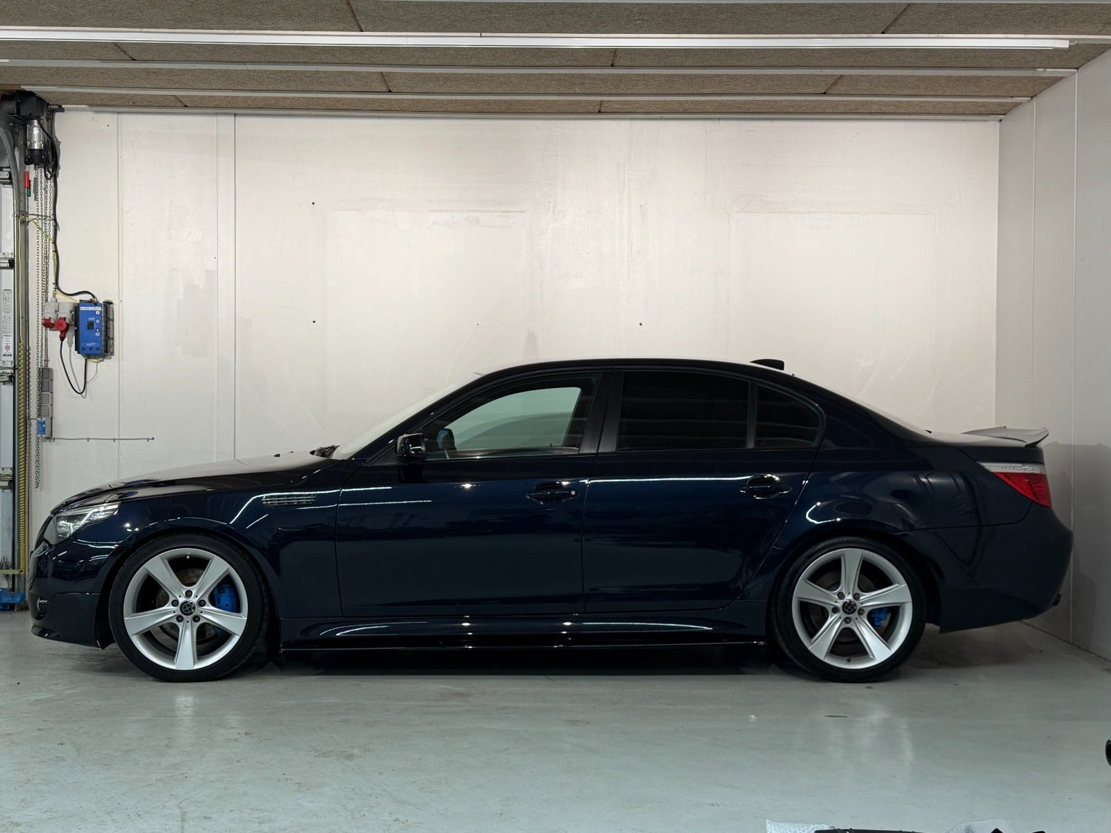 Blå BMW 525d fra 2007