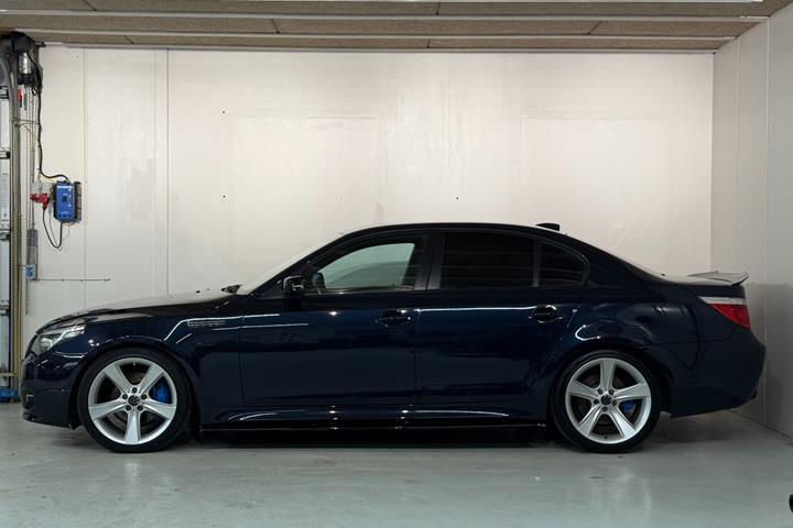 Blå BMW 525d fra 2007