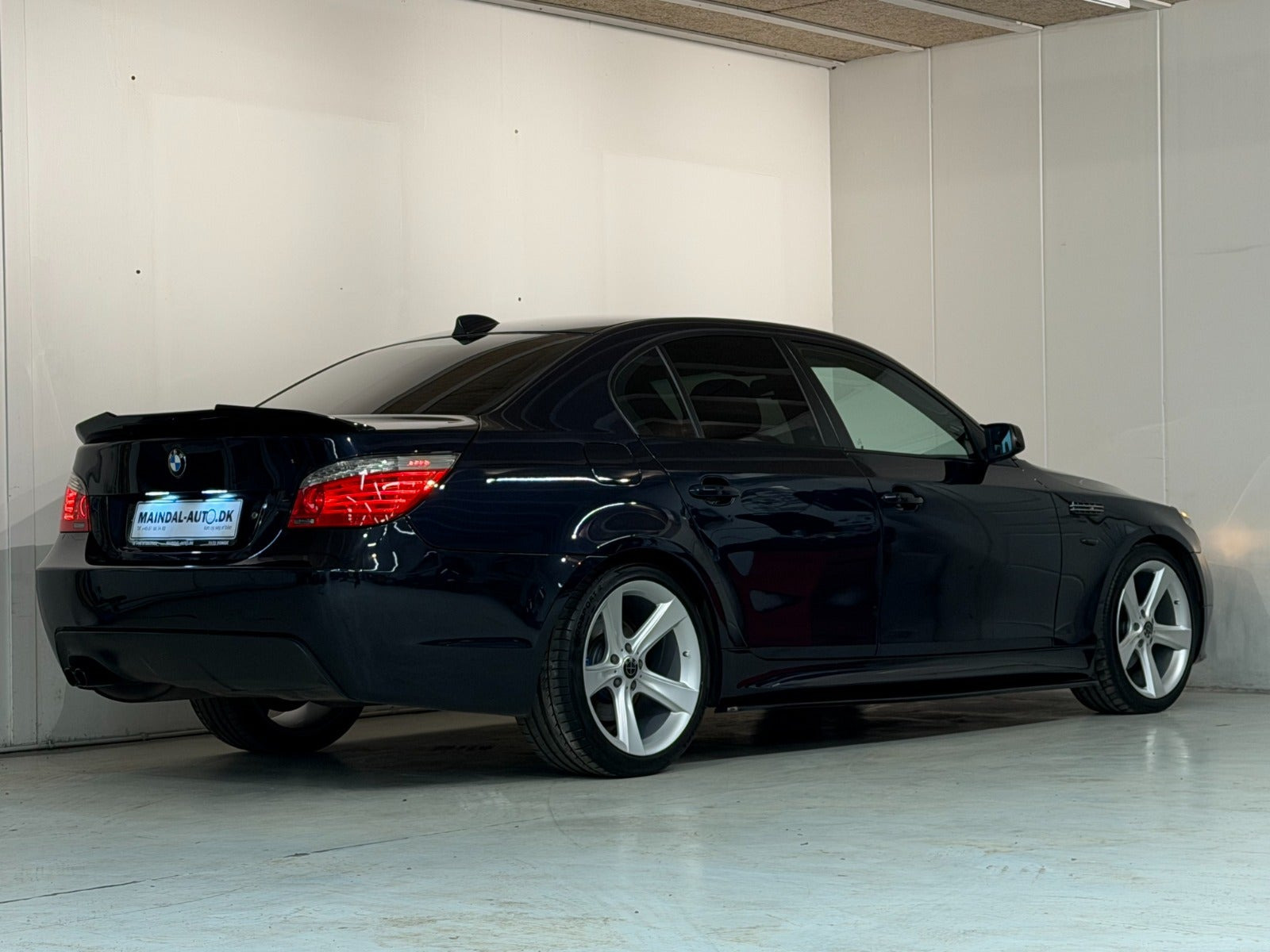 Blå BMW 525d fra 2007