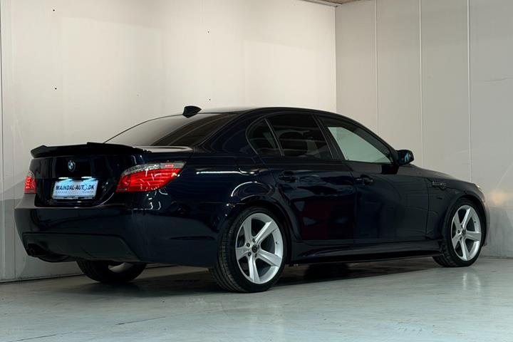 Blå BMW 525d fra 2007