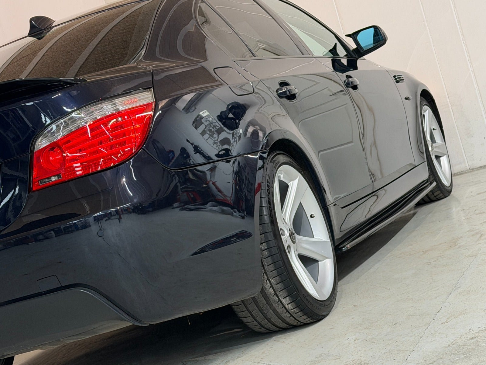 Blå BMW 525d fra 2007