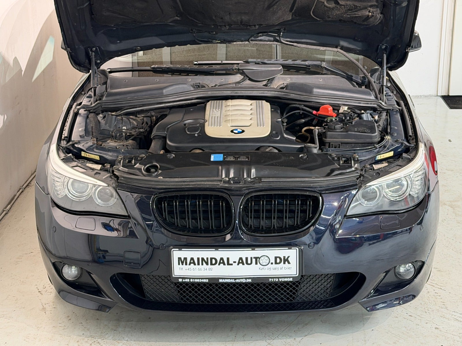 Blå BMW 525d fra 2007