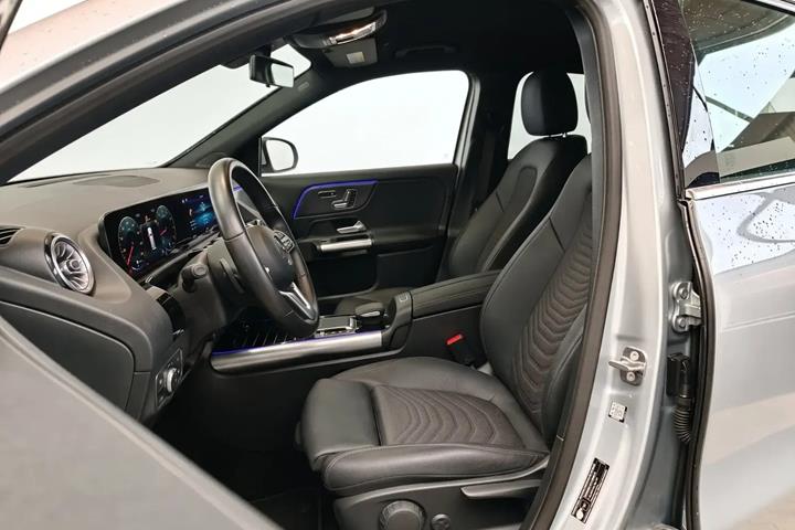 Sølv Mercedes EQA250+ fra 2025
