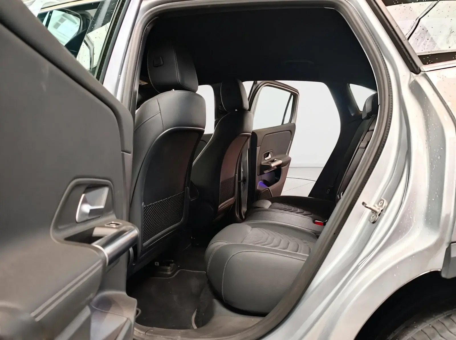 Sølv Mercedes EQA250+ fra 2025