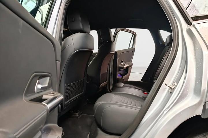 Sølv Mercedes EQA250+ fra 2025