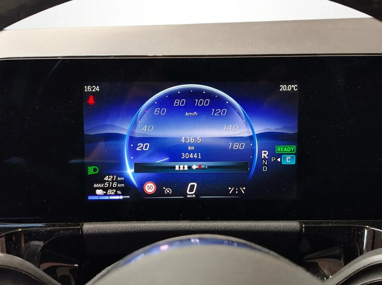 Sølv Mercedes EQA250+ fra 2025