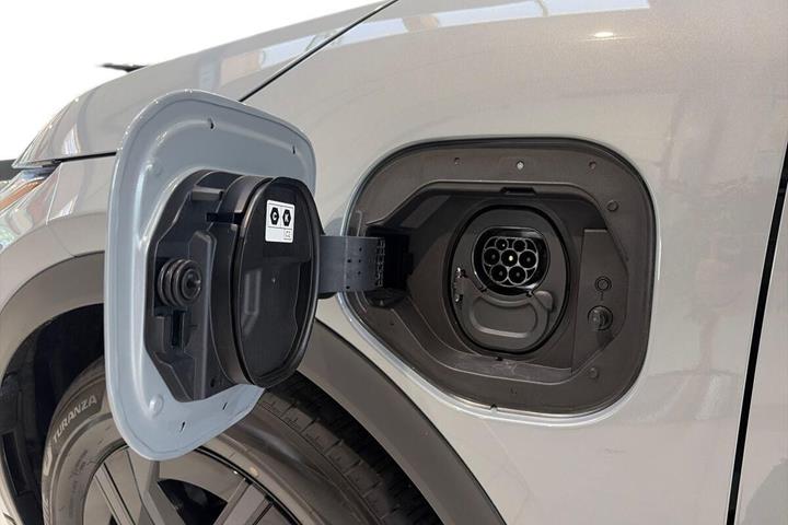 Grå Toyota C-HR+ fra 2026