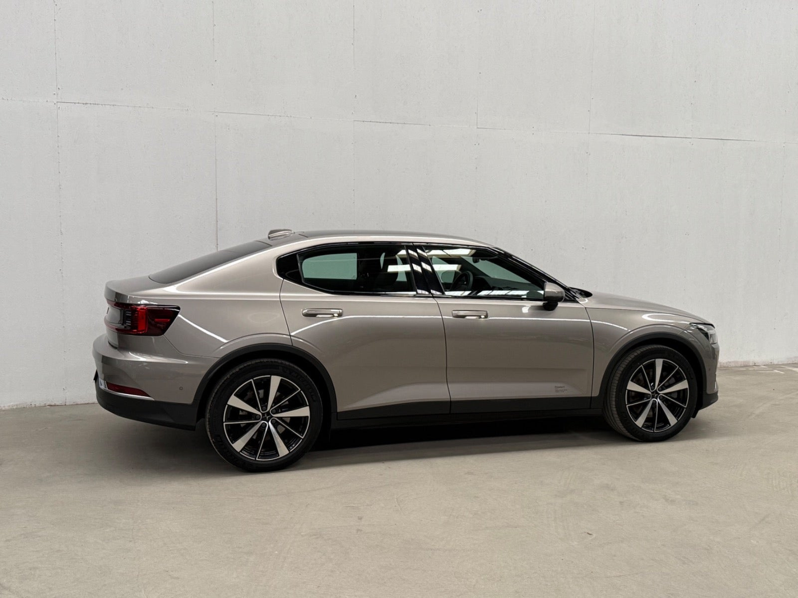 Orange Polestar 2 fra 2022