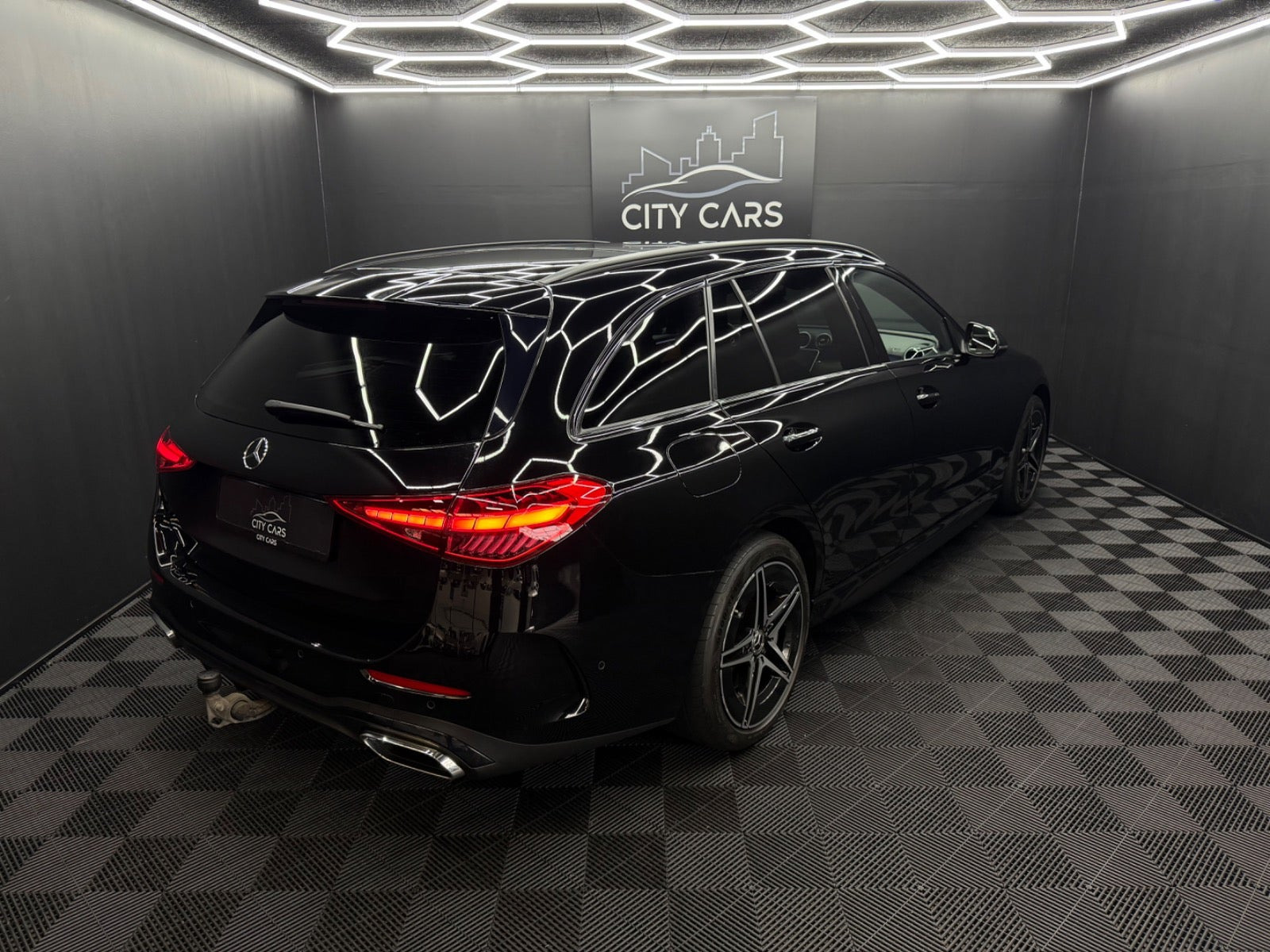Sort Mercedes C300 e fra 2023