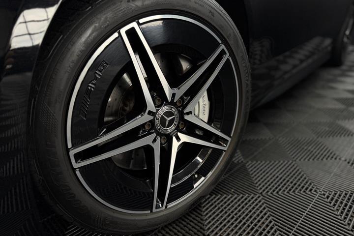 Sort Mercedes C300 e fra 2023