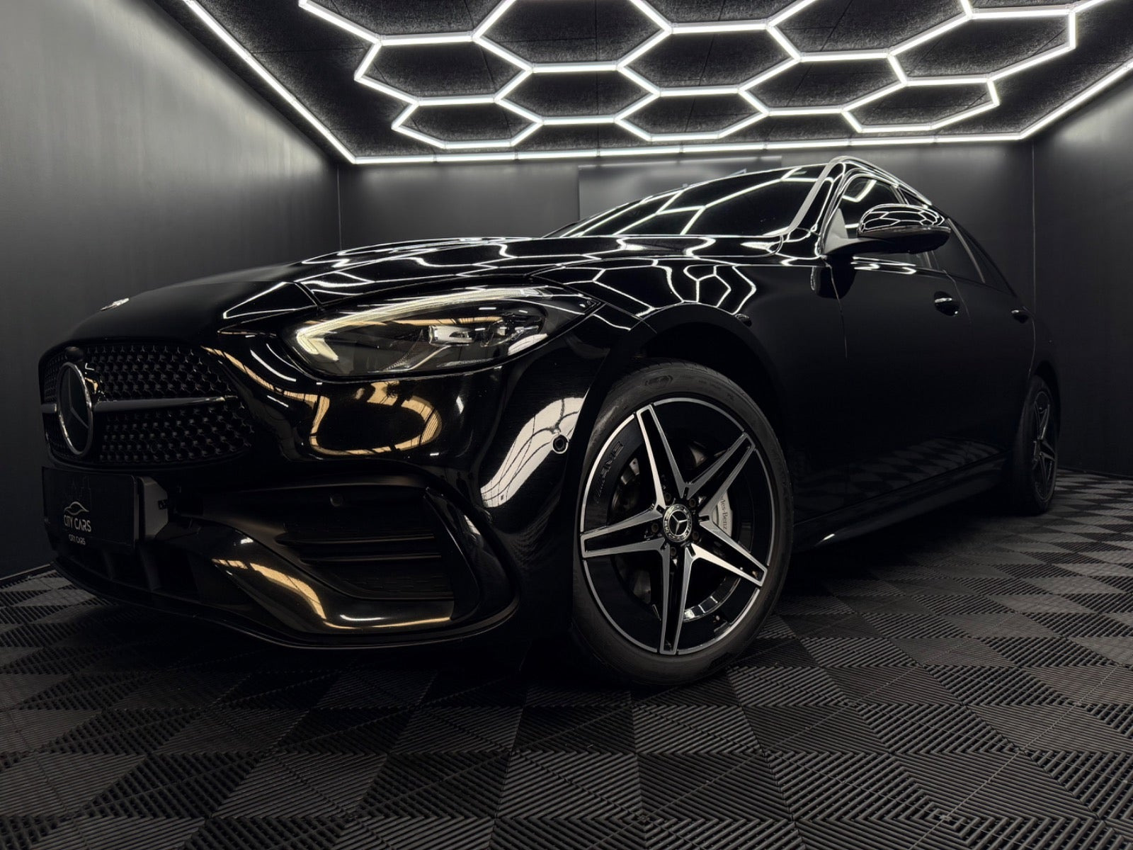 Sort Mercedes C300 e fra 2023