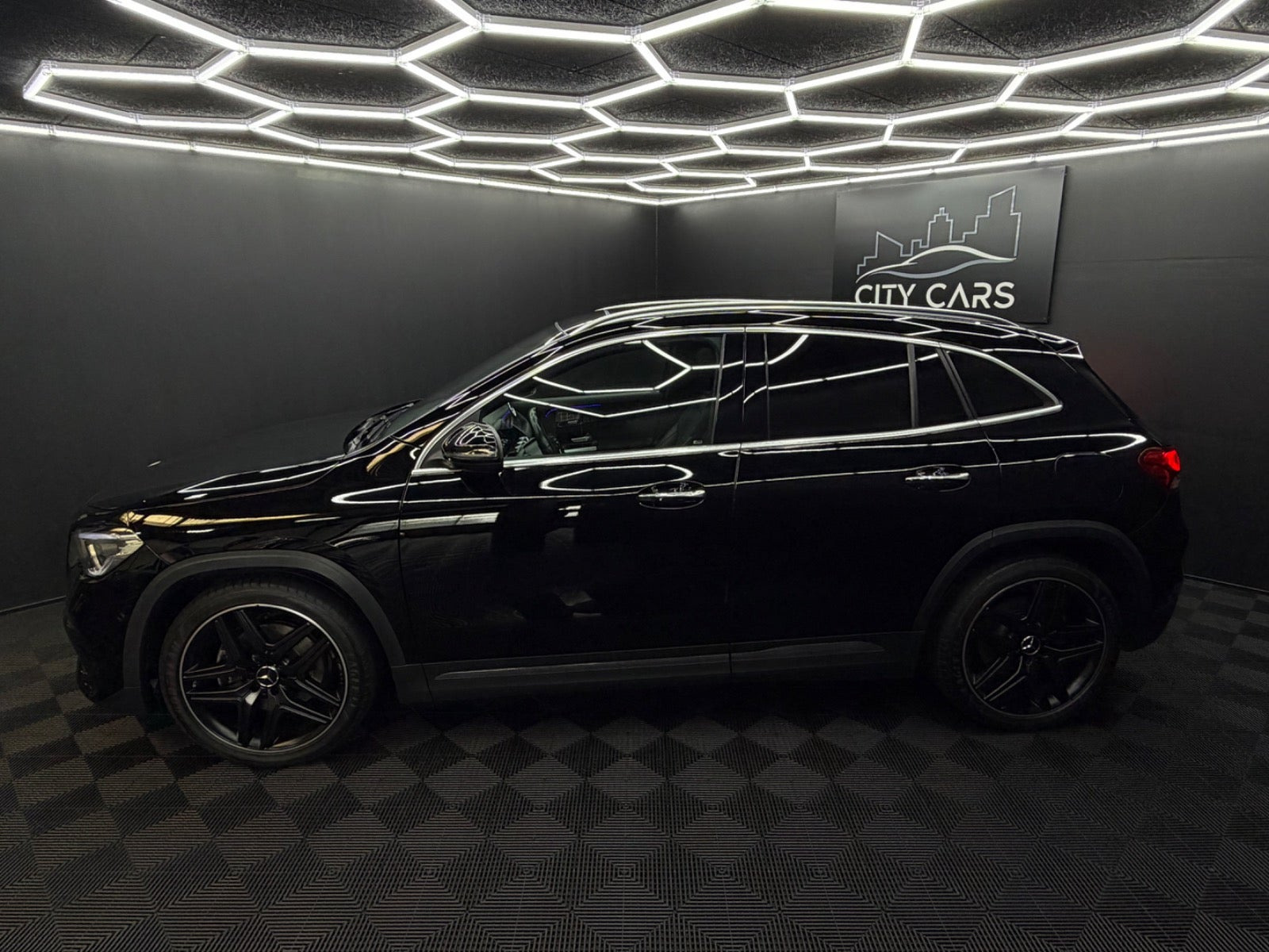Sort Mercedes GLA220 d fra 2021