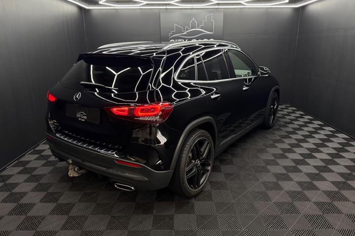 Sort Mercedes GLA220 d fra 2021