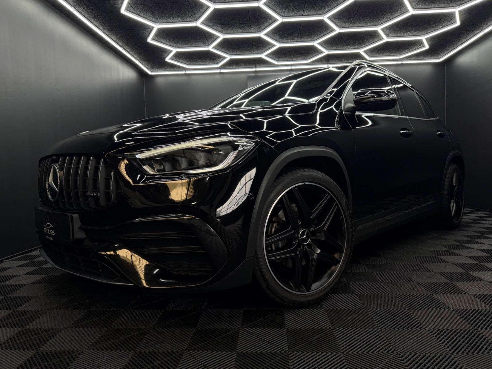 Sort Mercedes GLA220 d fra 2021