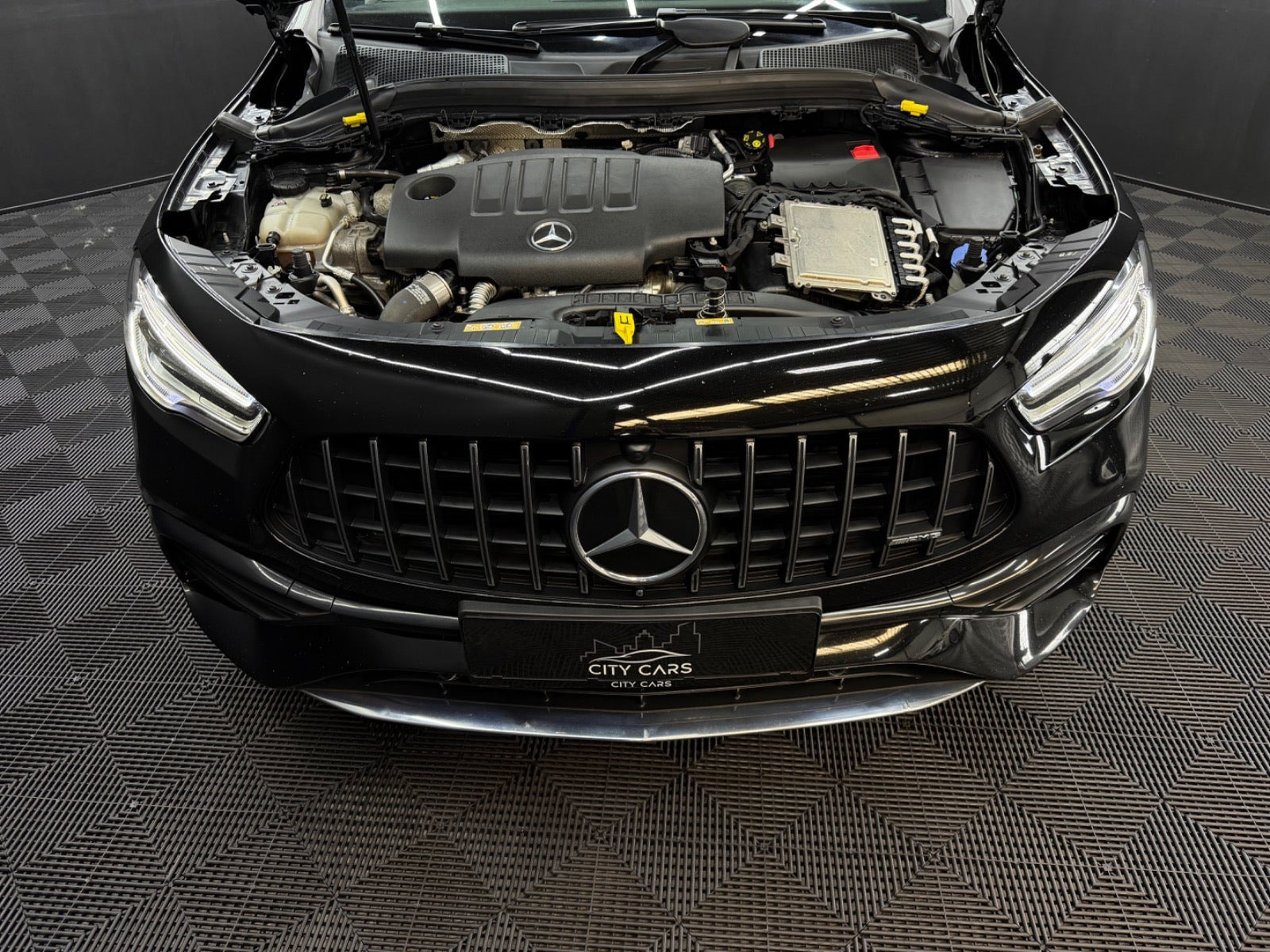 Sort Mercedes GLA220 d fra 2021