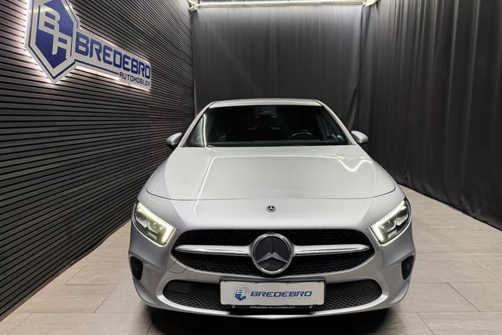 Grå Mercedes A180 d fra 2018