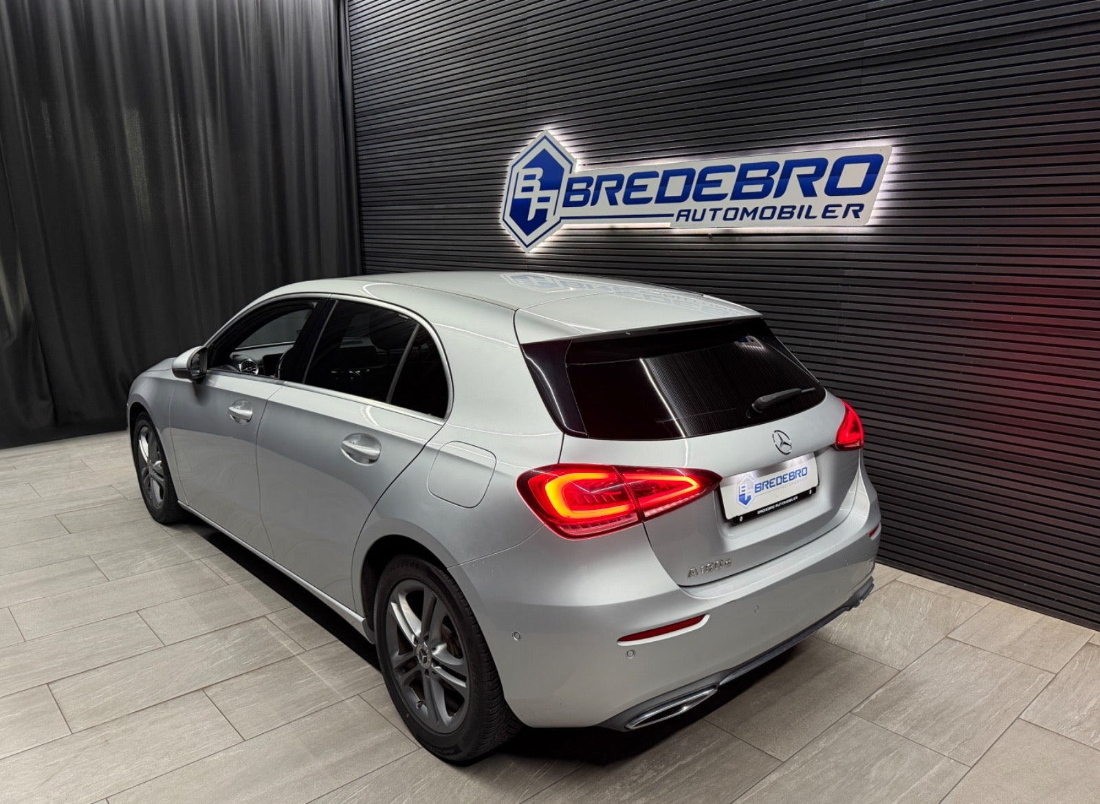 Grå Mercedes A180 d fra 2018