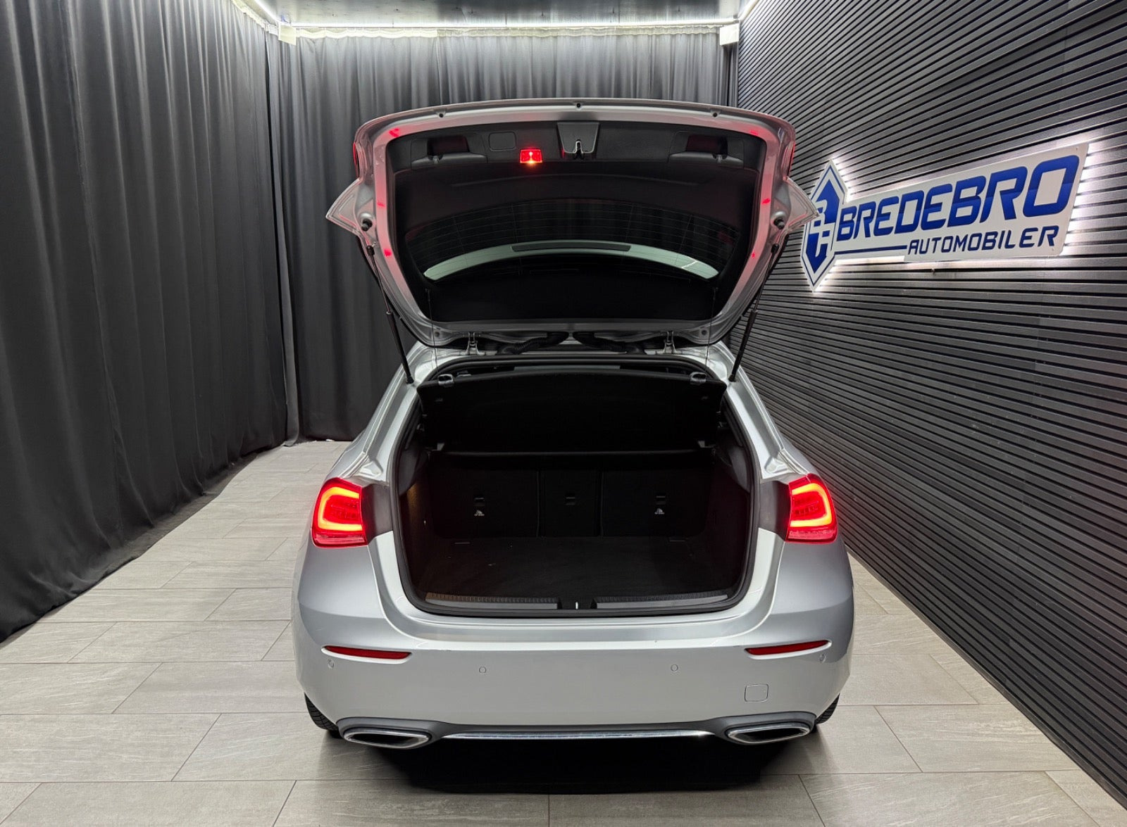 Grå Mercedes A180 d fra 2018