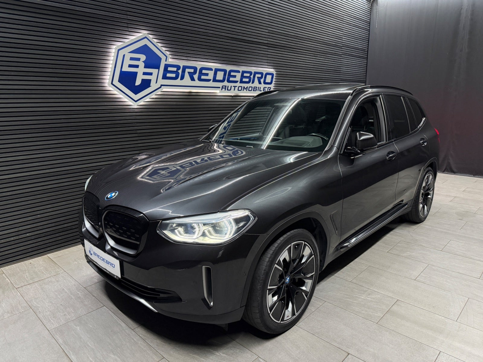 BMW iX3 Charged Plus