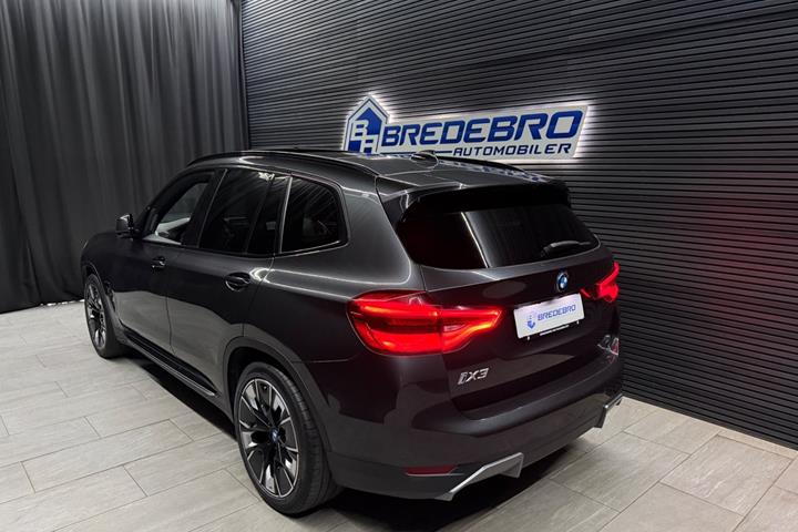 Sort BMW iX3 fra 2021