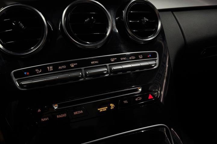 Sort Mercedes C220 d fra 2017