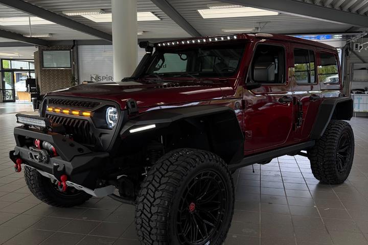Rød Jeep Wrangler fra 2022