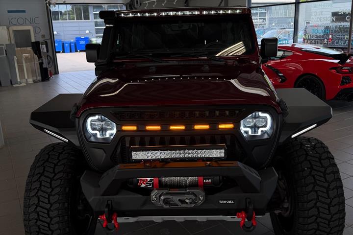 Rød Jeep Wrangler fra 2022