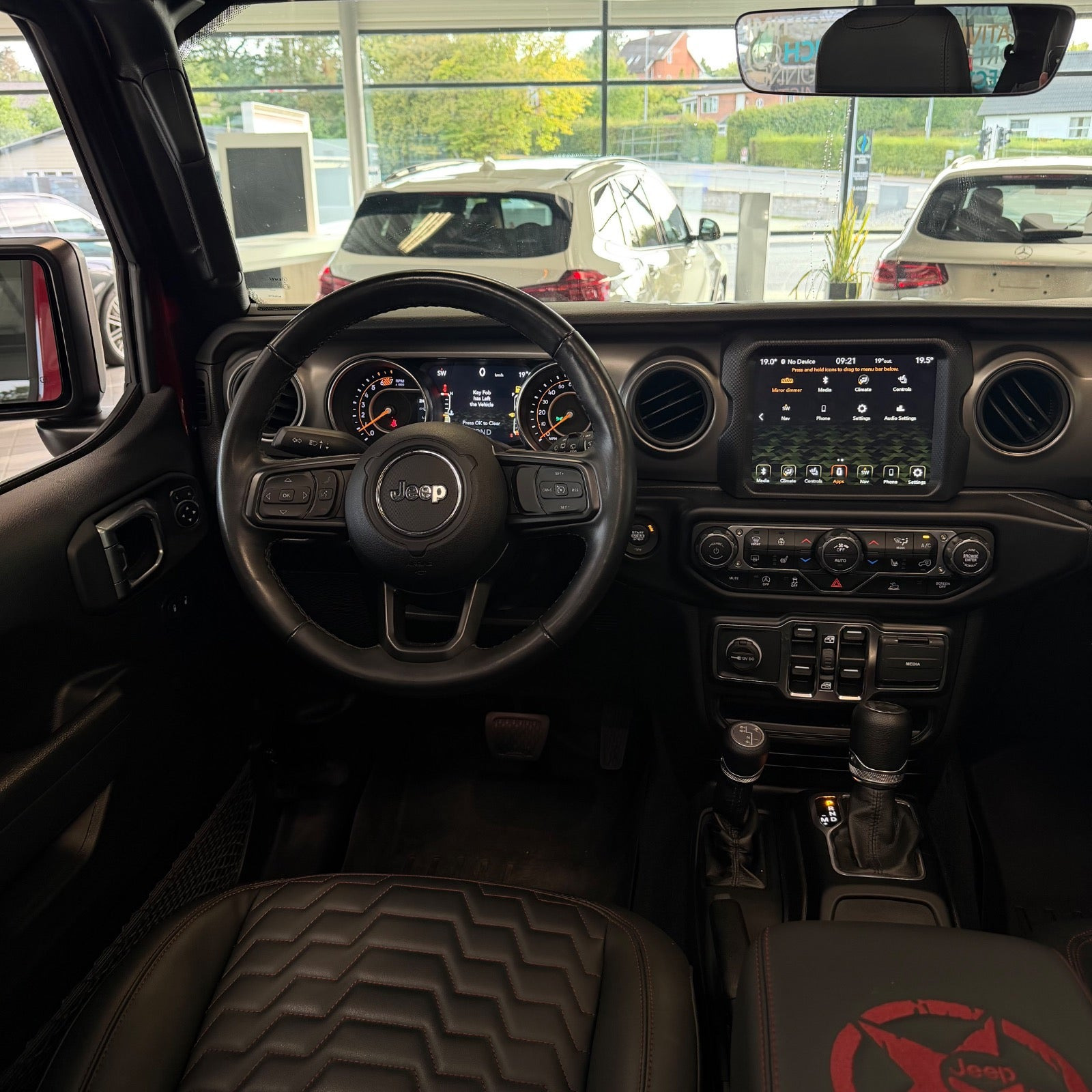 Rød Jeep Wrangler fra 2022
