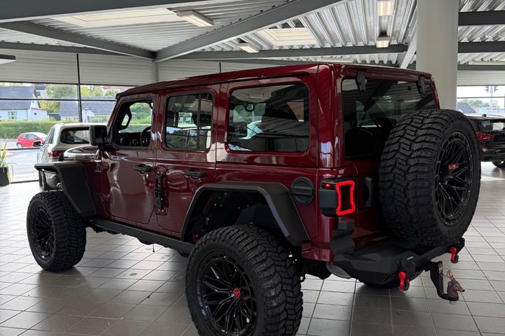 Rød Jeep Wrangler fra 2022