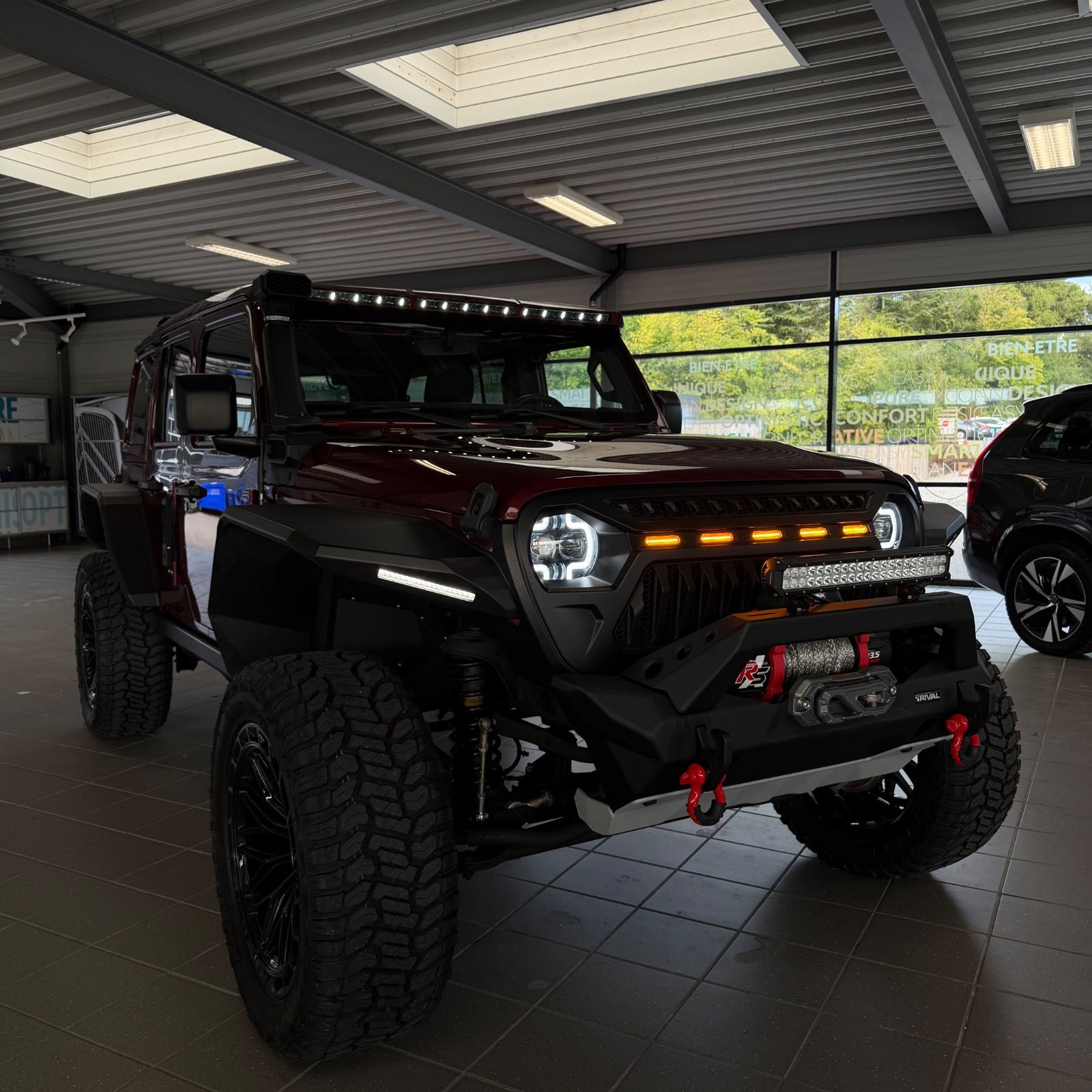 Rød Jeep Wrangler fra 2022