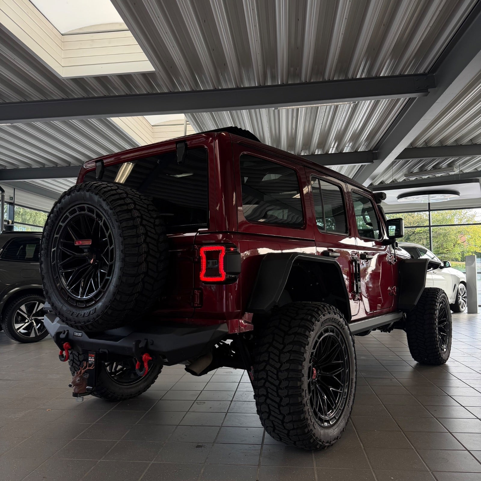 Rød Jeep Wrangler fra 2022