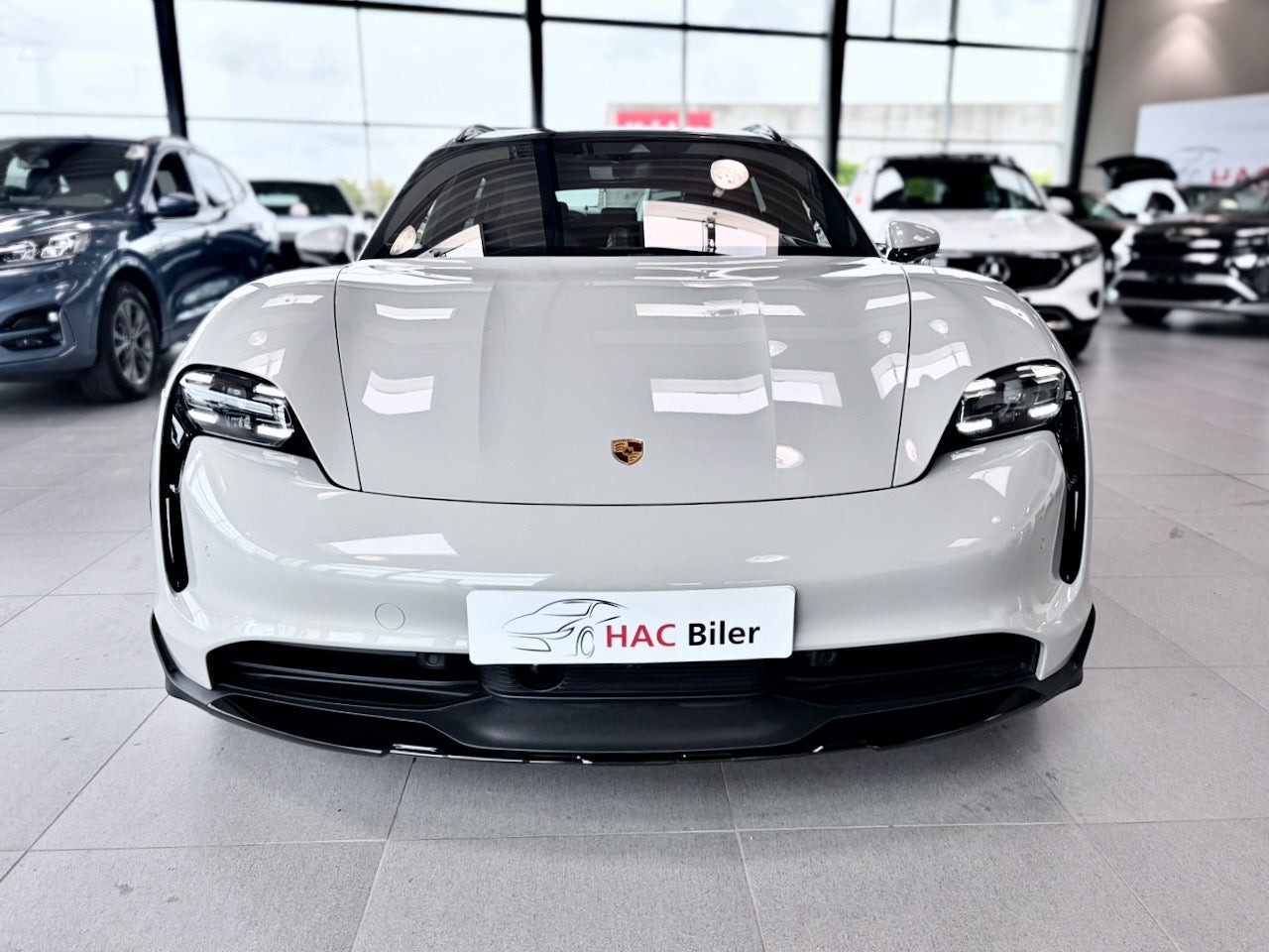 Grå Porsche Taycan 4S fra 2023