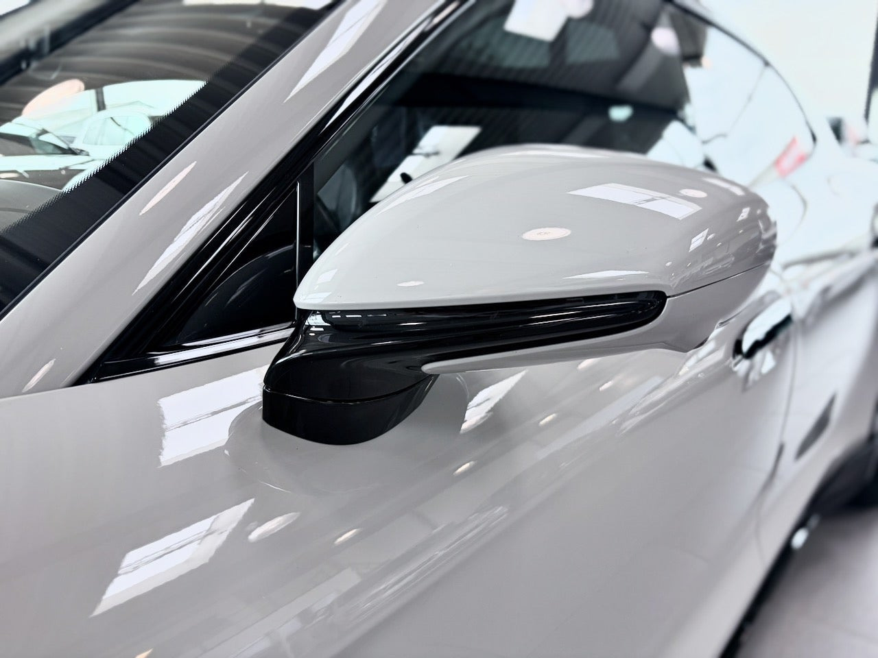 Grå Porsche Taycan 4S fra 2023
