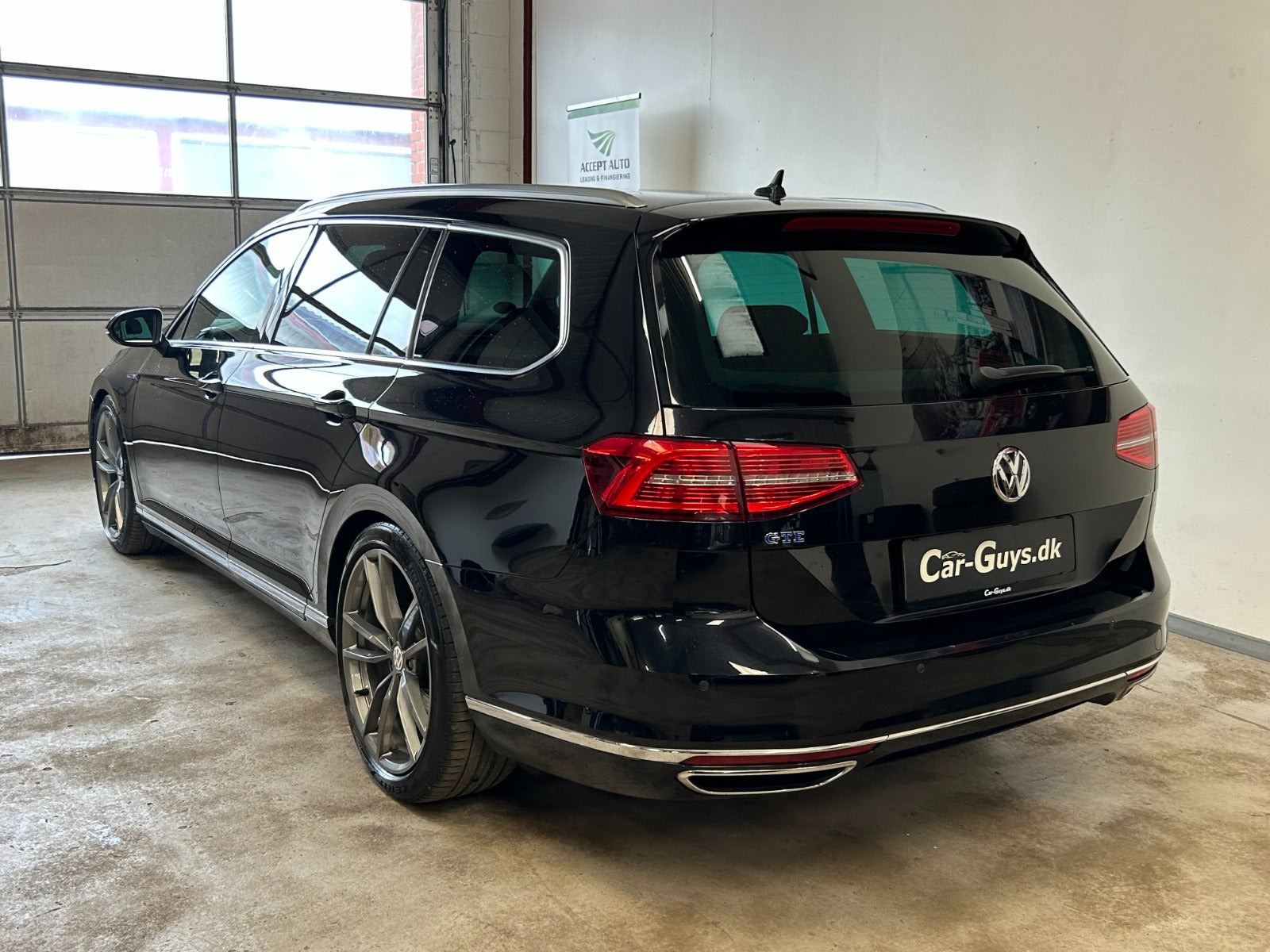 Sort VW Passat fra 2018