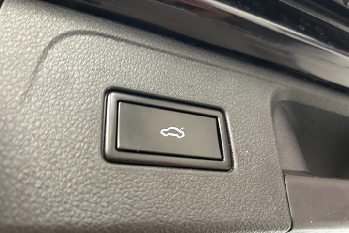 Sort VW Passat fra 2018