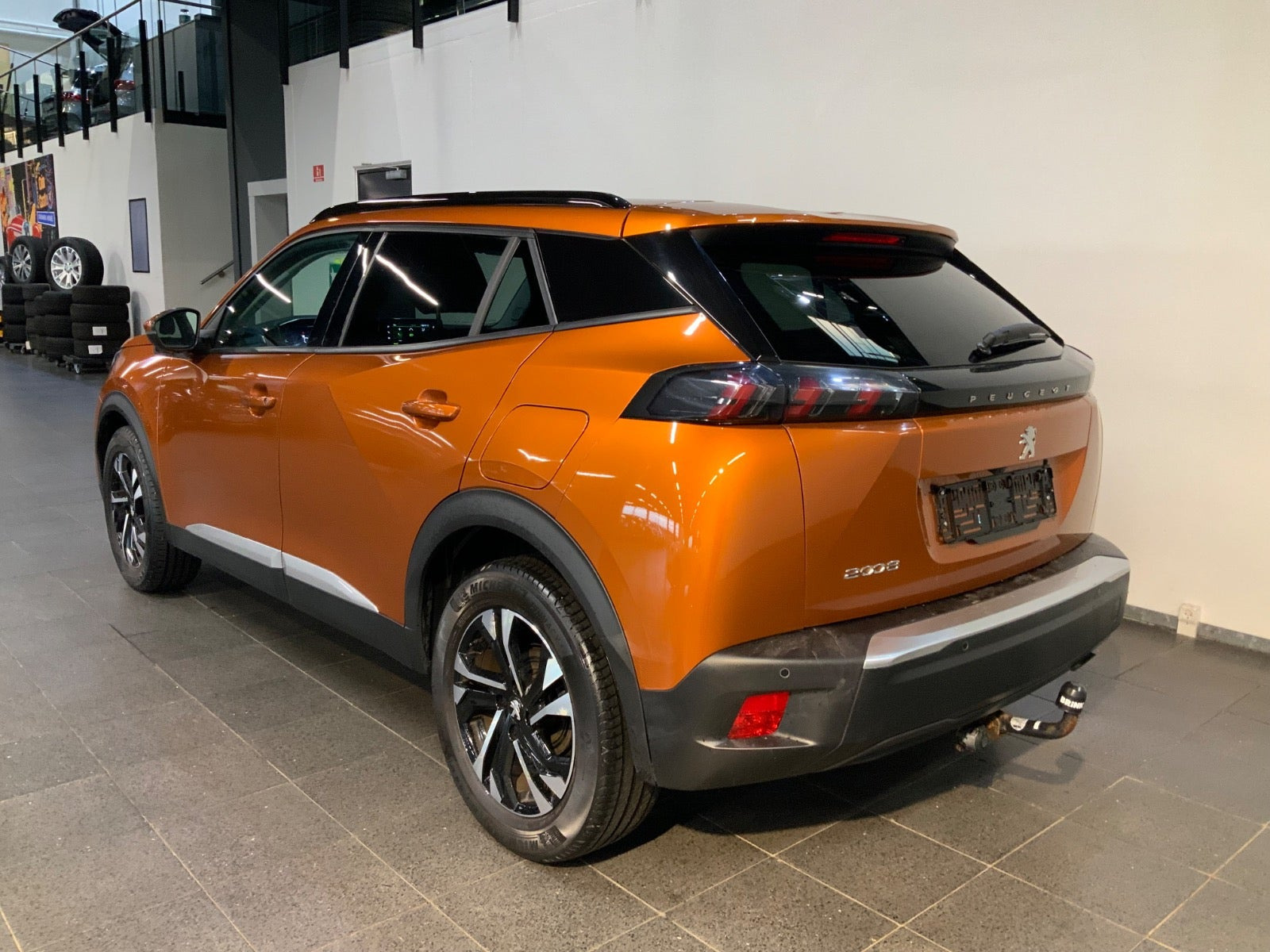 Orange Peugeot 2008 fra 2020