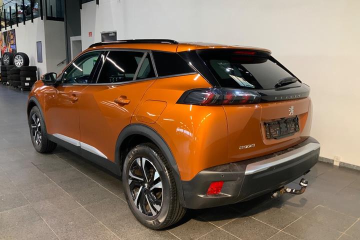 Orange Peugeot 2008 fra 2020
