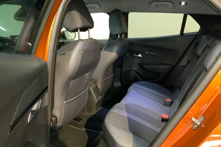 Orange Peugeot 2008 fra 2020