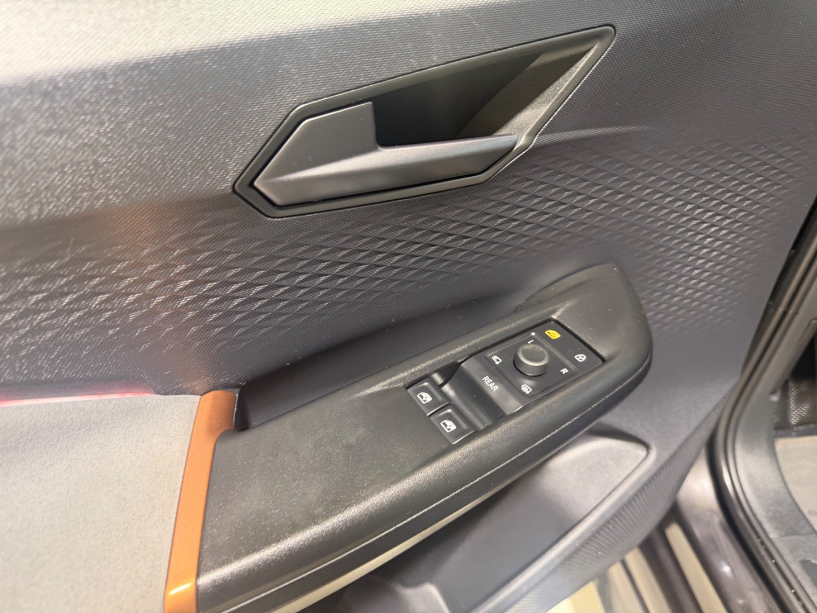 Grå Cupra Born fra 2024
