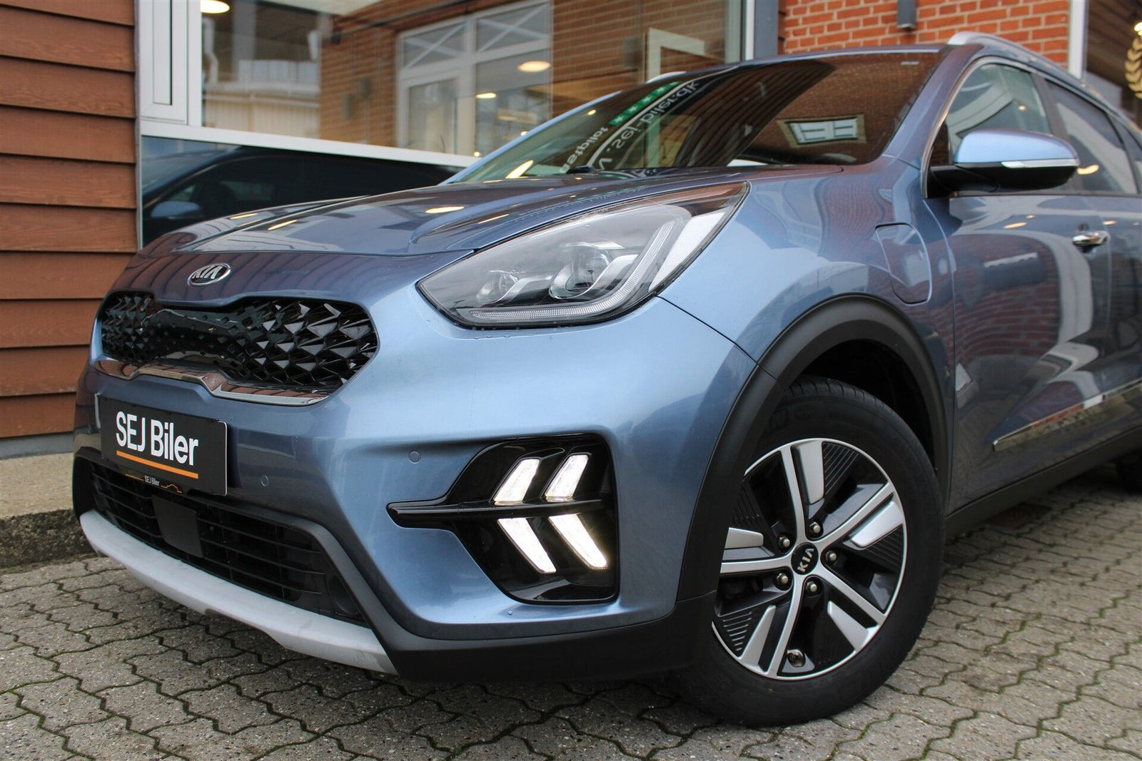 Blå Kia Niro fra 2019