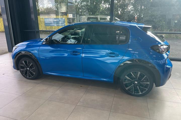 Blå Peugeot e-208 fra 2023