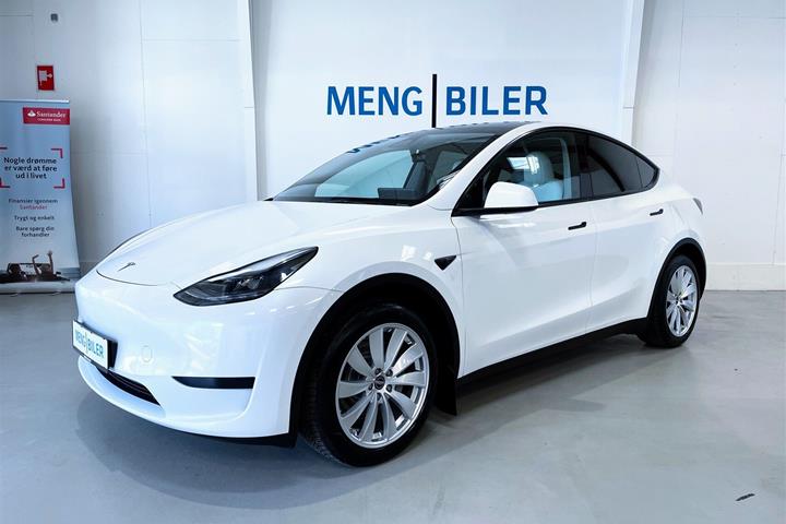 Hvid Tesla Model Y fra 2023
