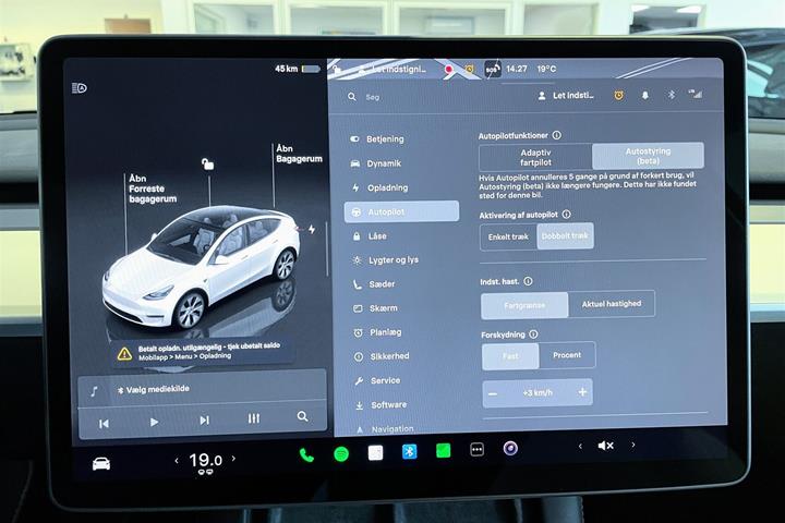 Hvid Tesla Model Y fra 2023