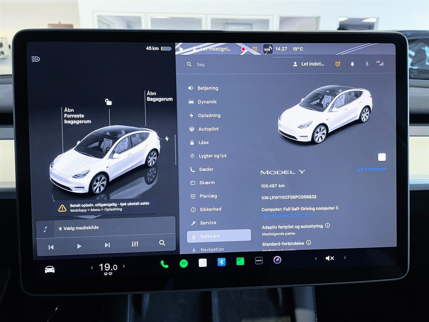 Hvid Tesla Model Y fra 2023