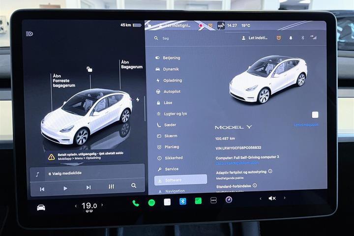 Hvid Tesla Model Y fra 2023