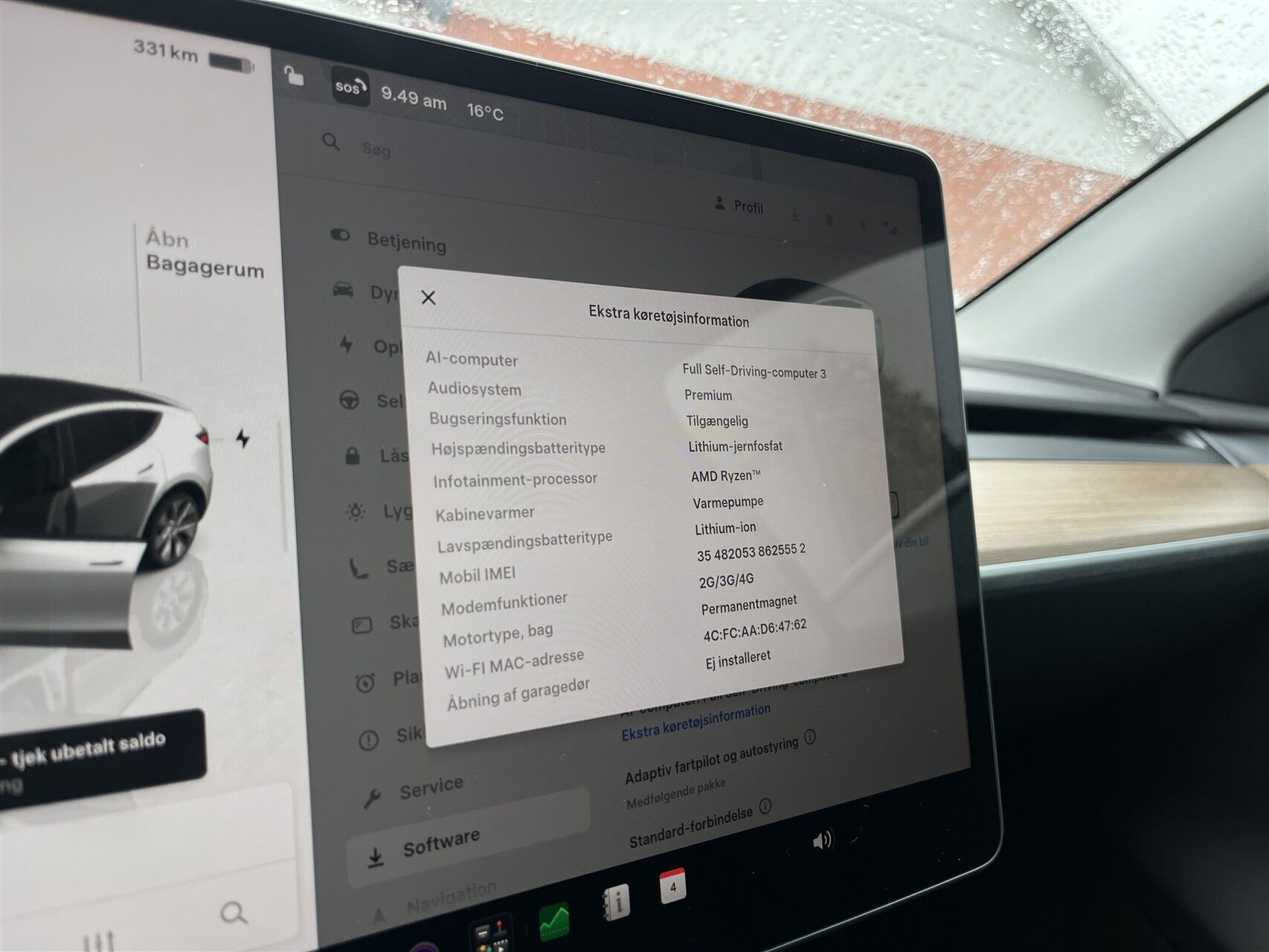 Hvid Tesla Model Y fra 2024