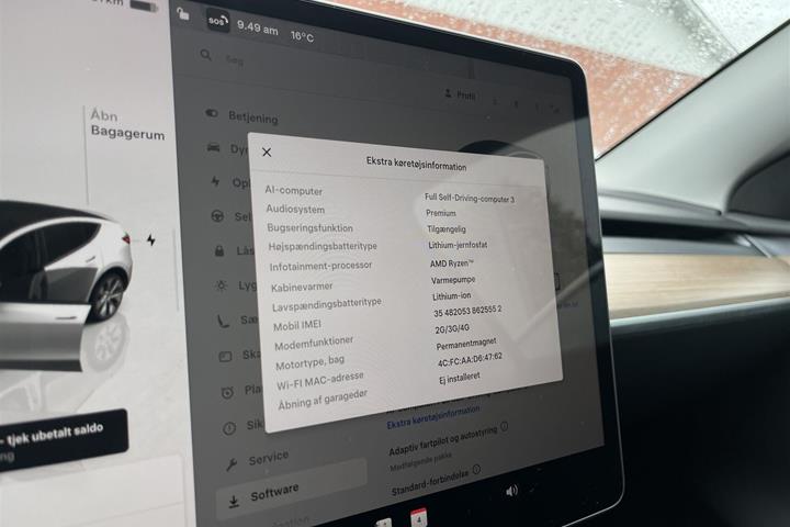 Hvid Tesla Model Y fra 2024