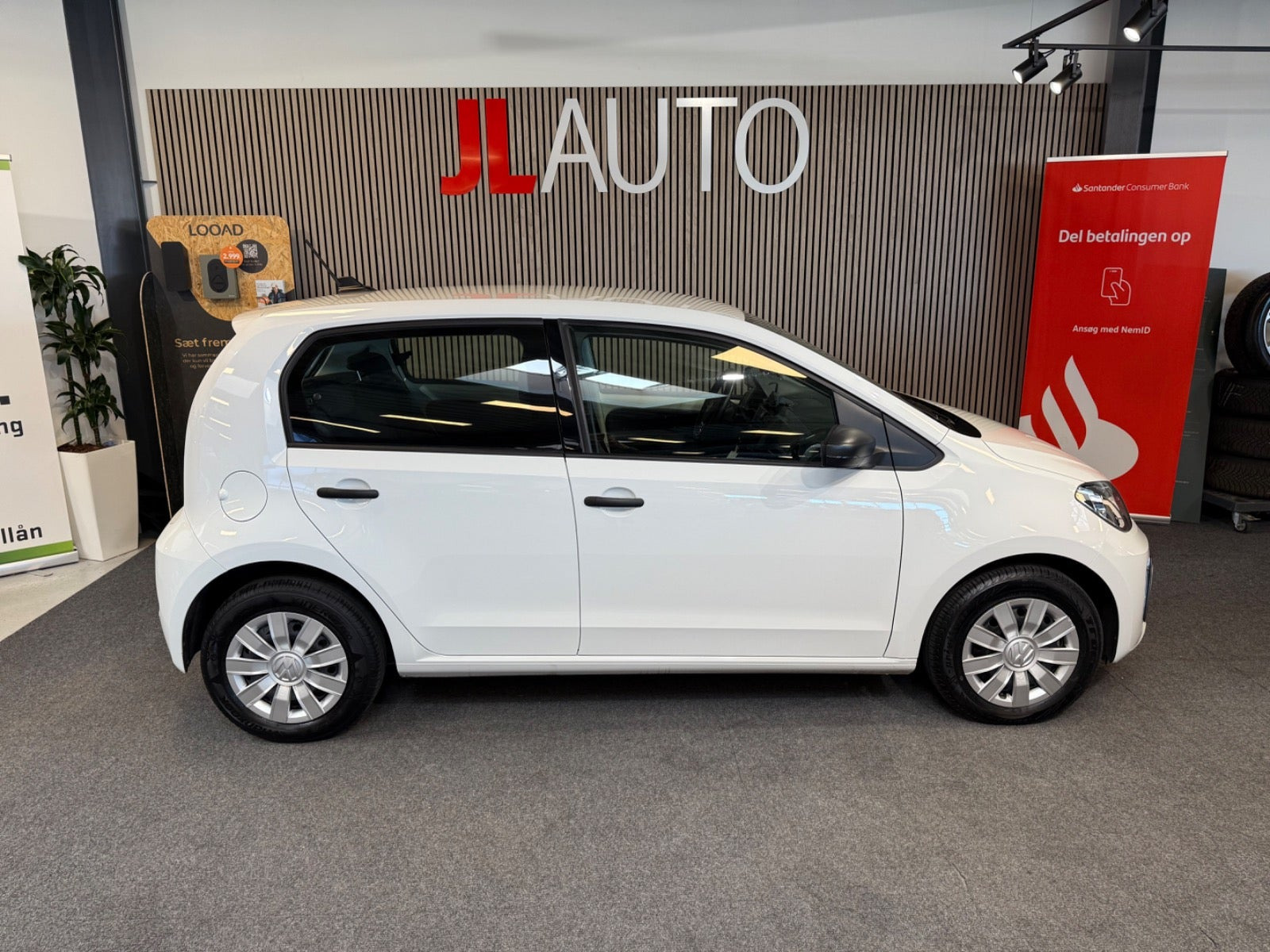 Hvid VW E-UP! fra 2023