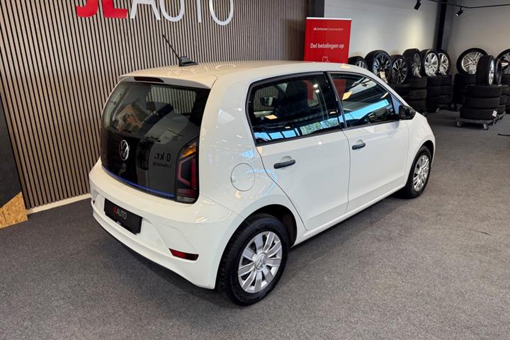 Hvid VW E-UP! fra 2023